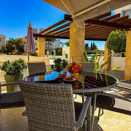 Modern 2Br Apartment With Pool, Veranda & Garden In Paphos Exteriér fotografie