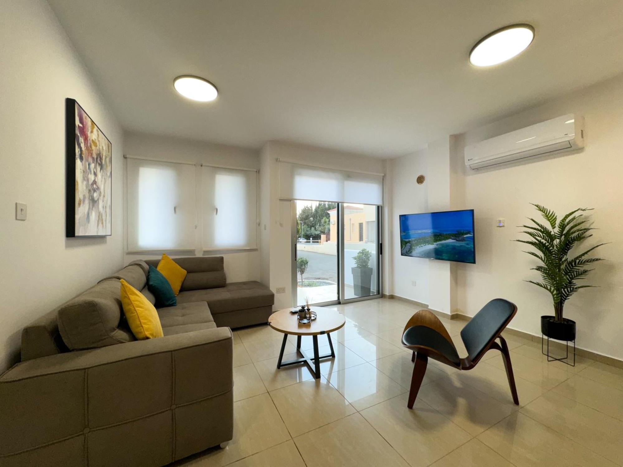 Modern 2Br Apartment With Pool, Veranda & Garden In Paphos Exteriér fotografie