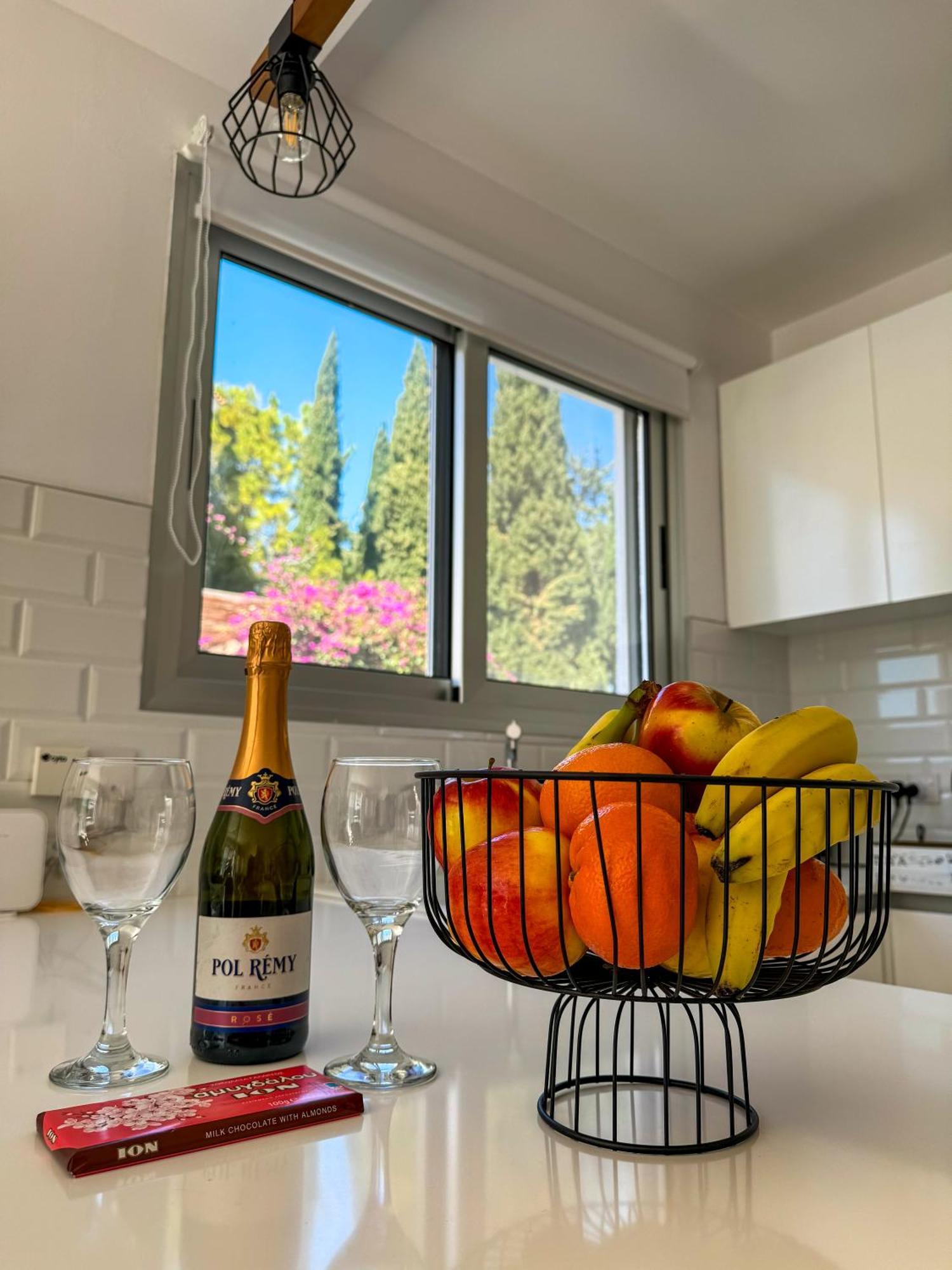 Modern 2Br Apartment With Pool, Veranda & Garden In Paphos Exteriér fotografie