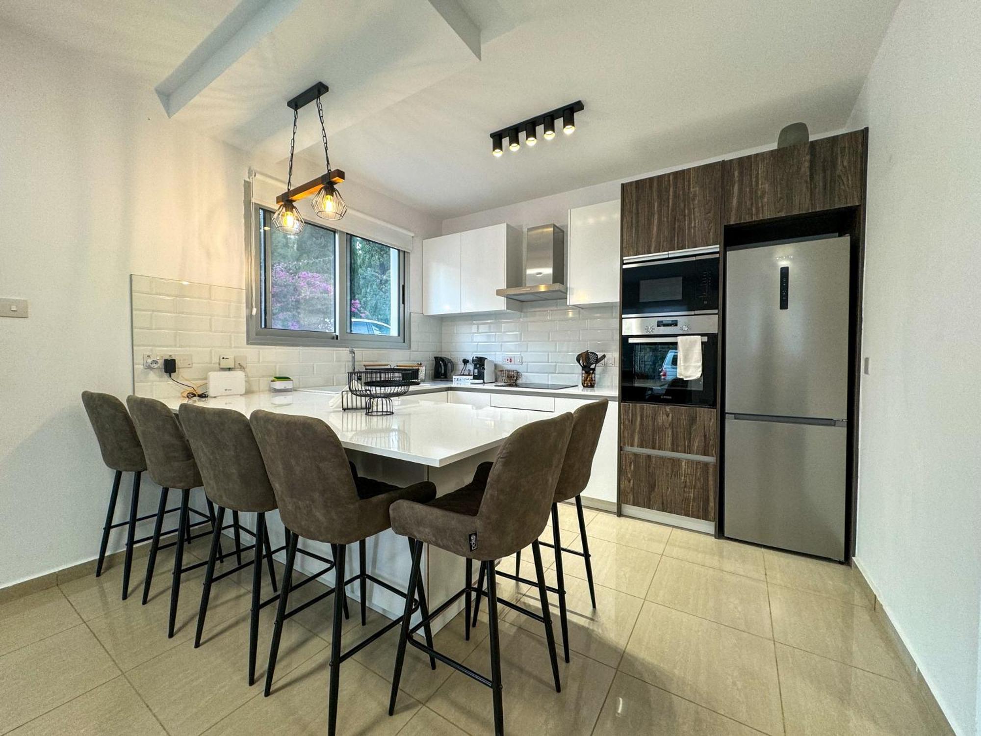 Modern 2Br Apartment With Pool, Veranda & Garden In Paphos Exteriér fotografie