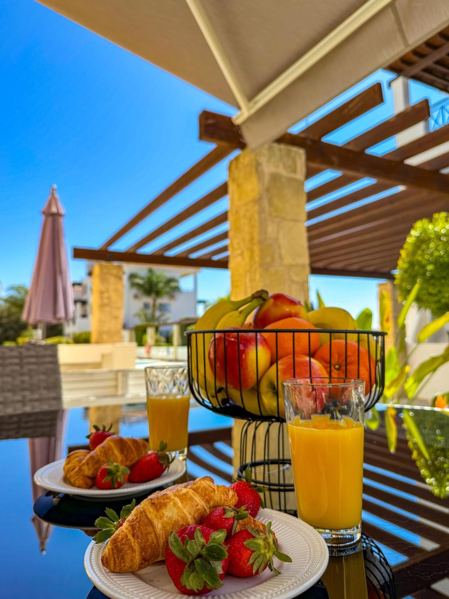 Modern 2Br Apartment With Pool, Veranda & Garden In Paphos Exteriér fotografie