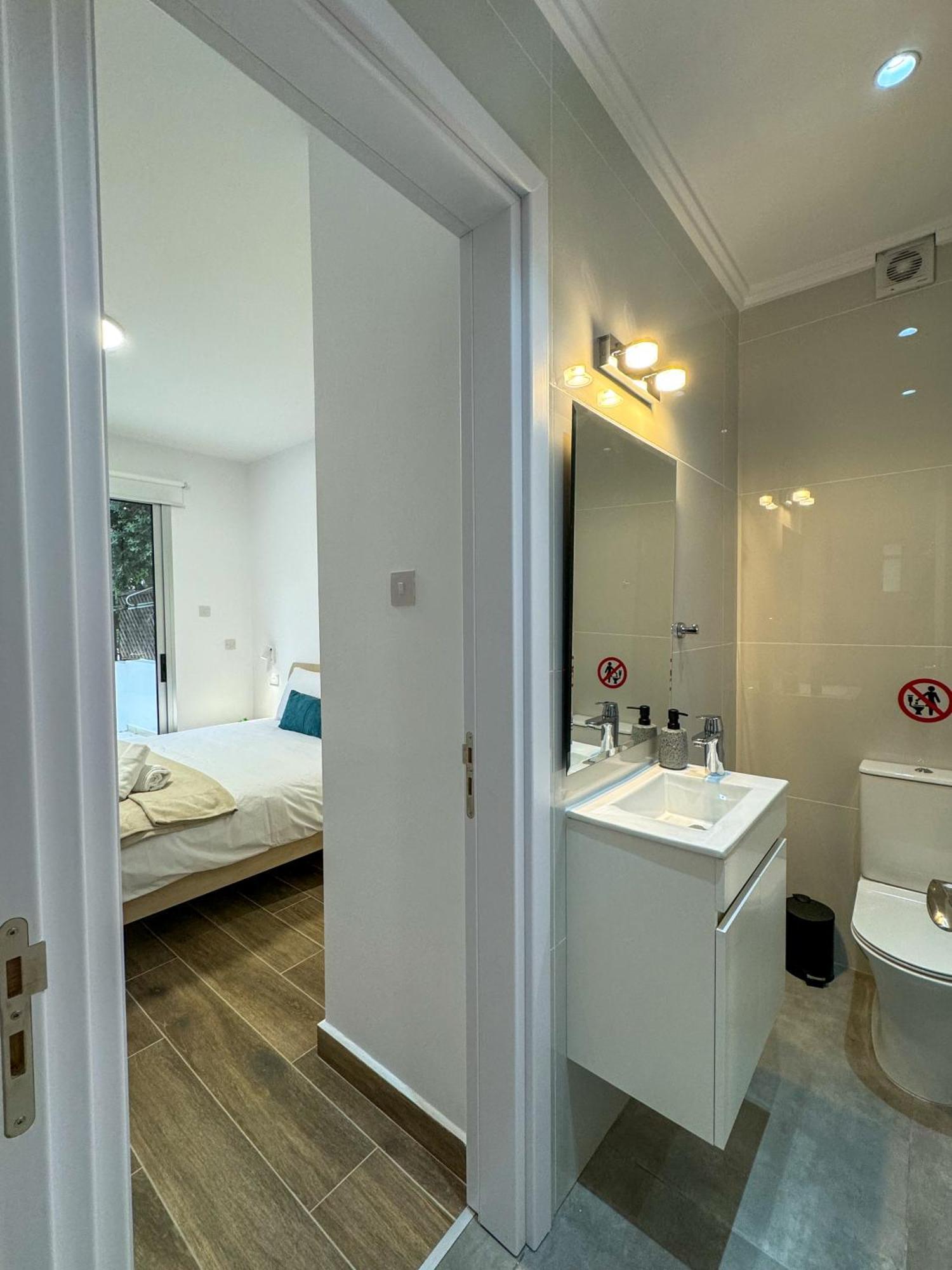 Modern 2Br Apartment With Pool, Veranda & Garden In Paphos Exteriér fotografie
